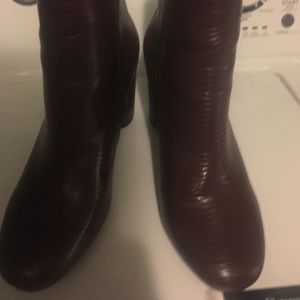 Ladies size 9 boot .